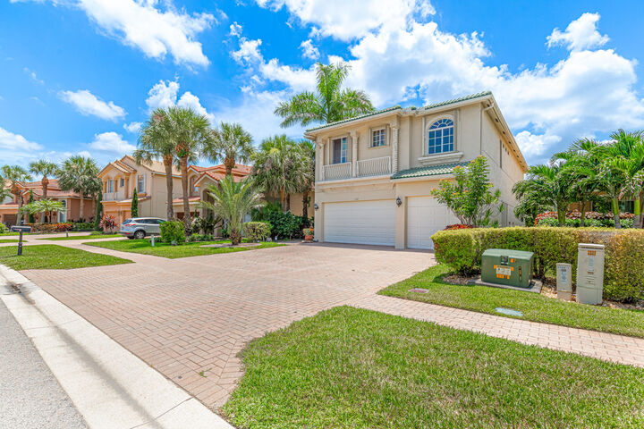 Property Photo: 132 Catania Way FL 33411