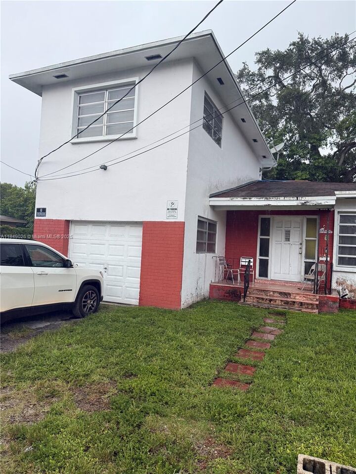 Property Photo: 3753 Washington Ave FL 33133