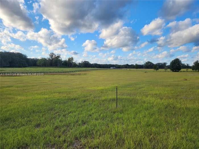Property Photo: 23480 NW 142 Ave FL 32643