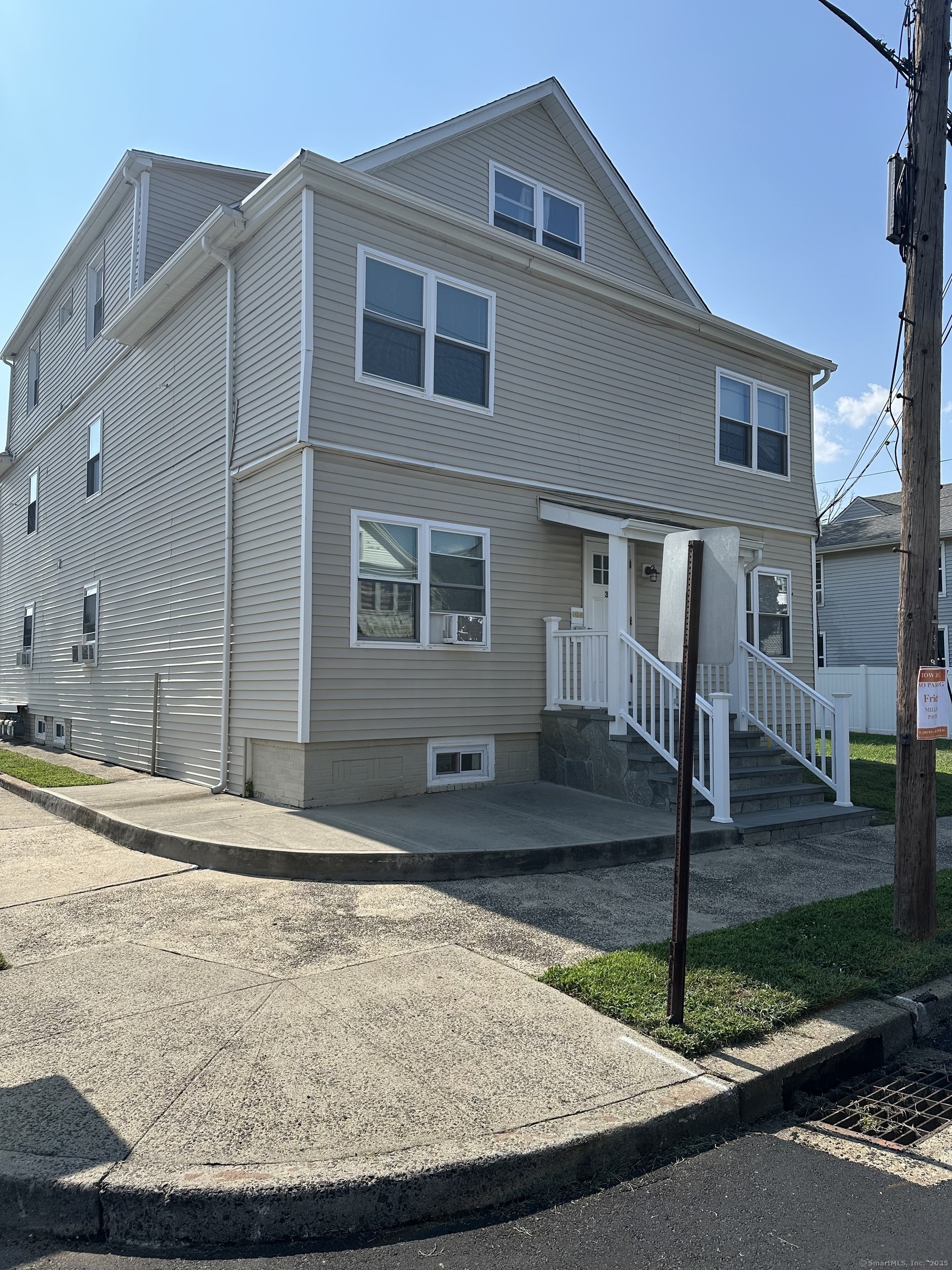 Property Photo:  36 East Avenue 2L  CT 06516 