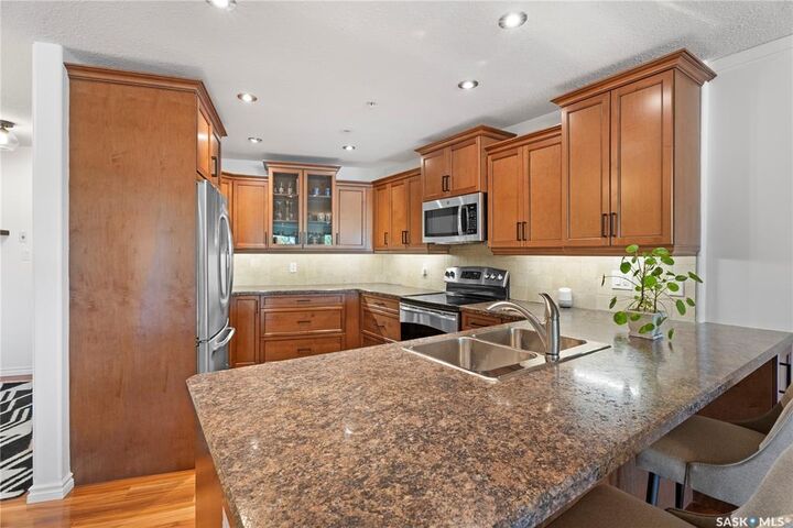 Property Photo:  1602 1st Street E 103  SK S6V 1G7 