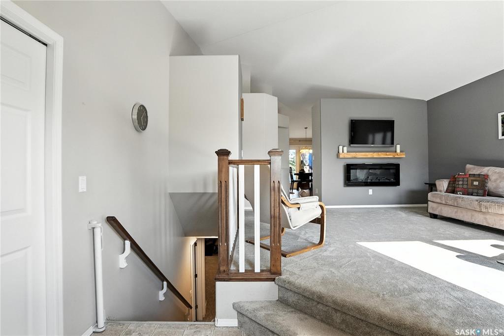 Property Photo:  103 Dulmage Crescent  SK S7T 0C7 