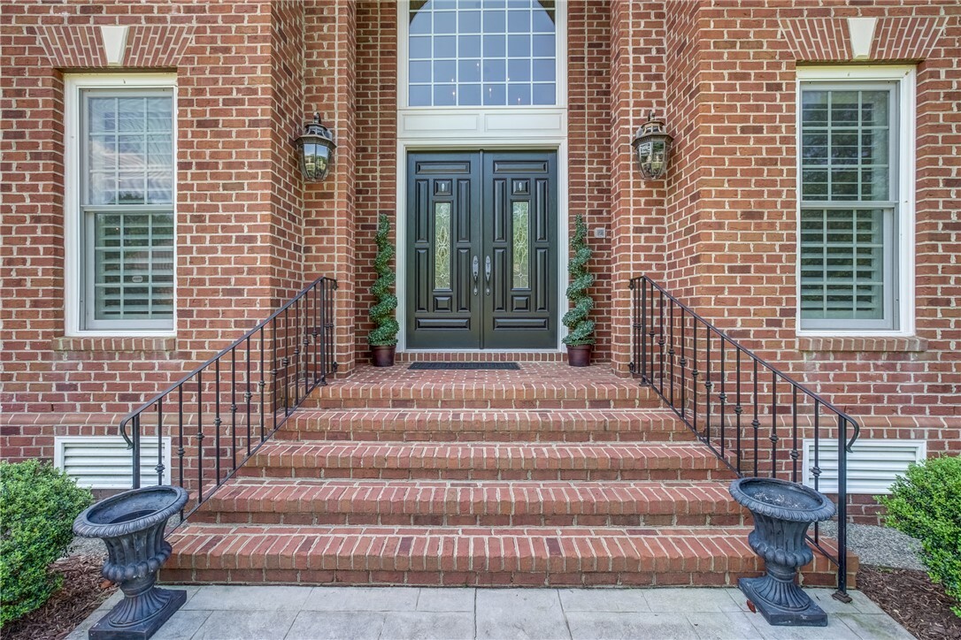 Property Photo: 109 Greens Way VA 23185