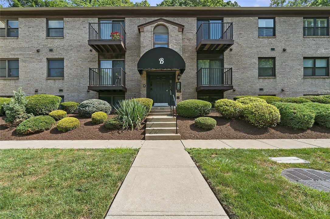 Property Photo: 300 Gilkeson Rd 12B PA 15228