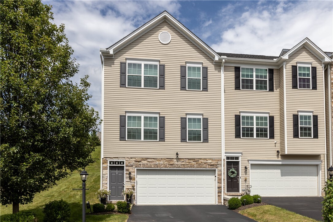 Property Photo: 668 Freedom Dr PA 15106