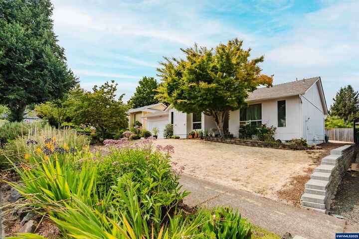 Property Photo: 2669 Ojai NW Dr OR 97304