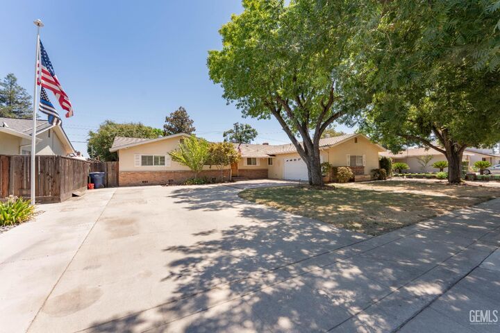 800 N Terrace Street  Porterville CA 93274 photo