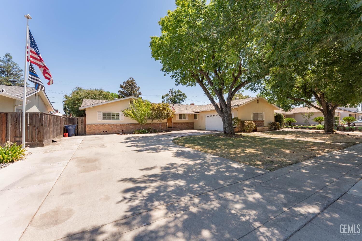 Property Photo:  800 N Terrace Street  CA 93274 