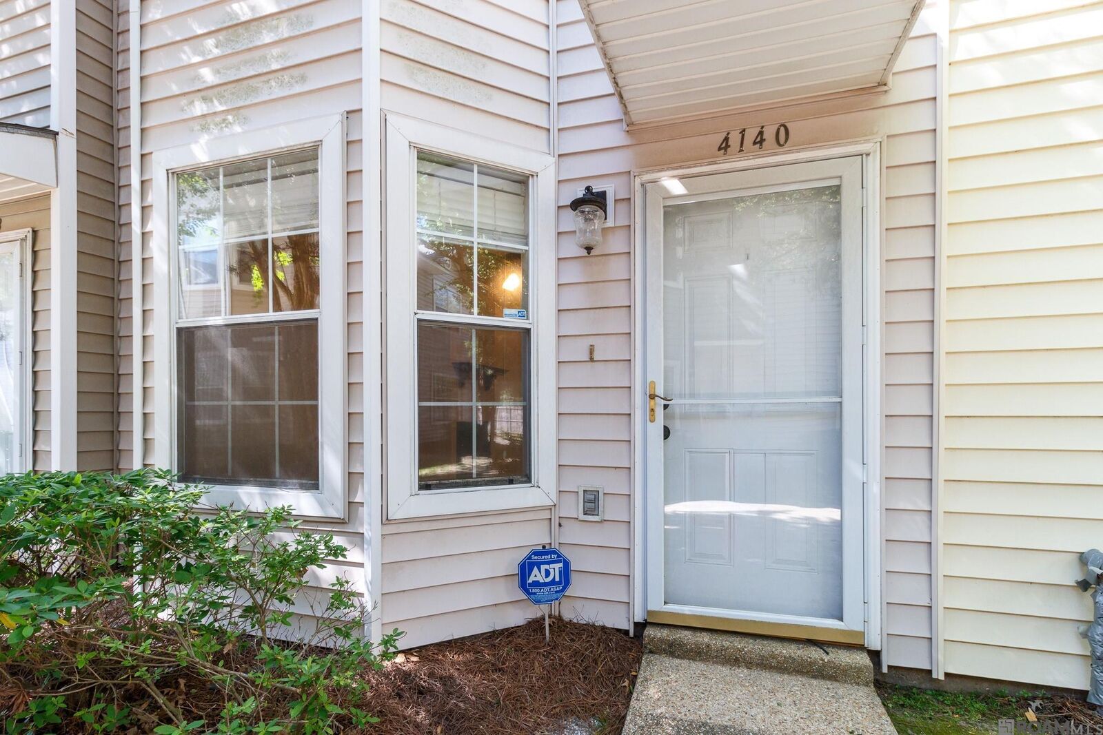 Property Photo: 4140 Jefferson Woods Dr LA 70809