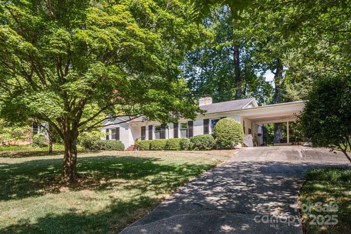 Property Photo:  3125 Loma Lane  NC 28205 
