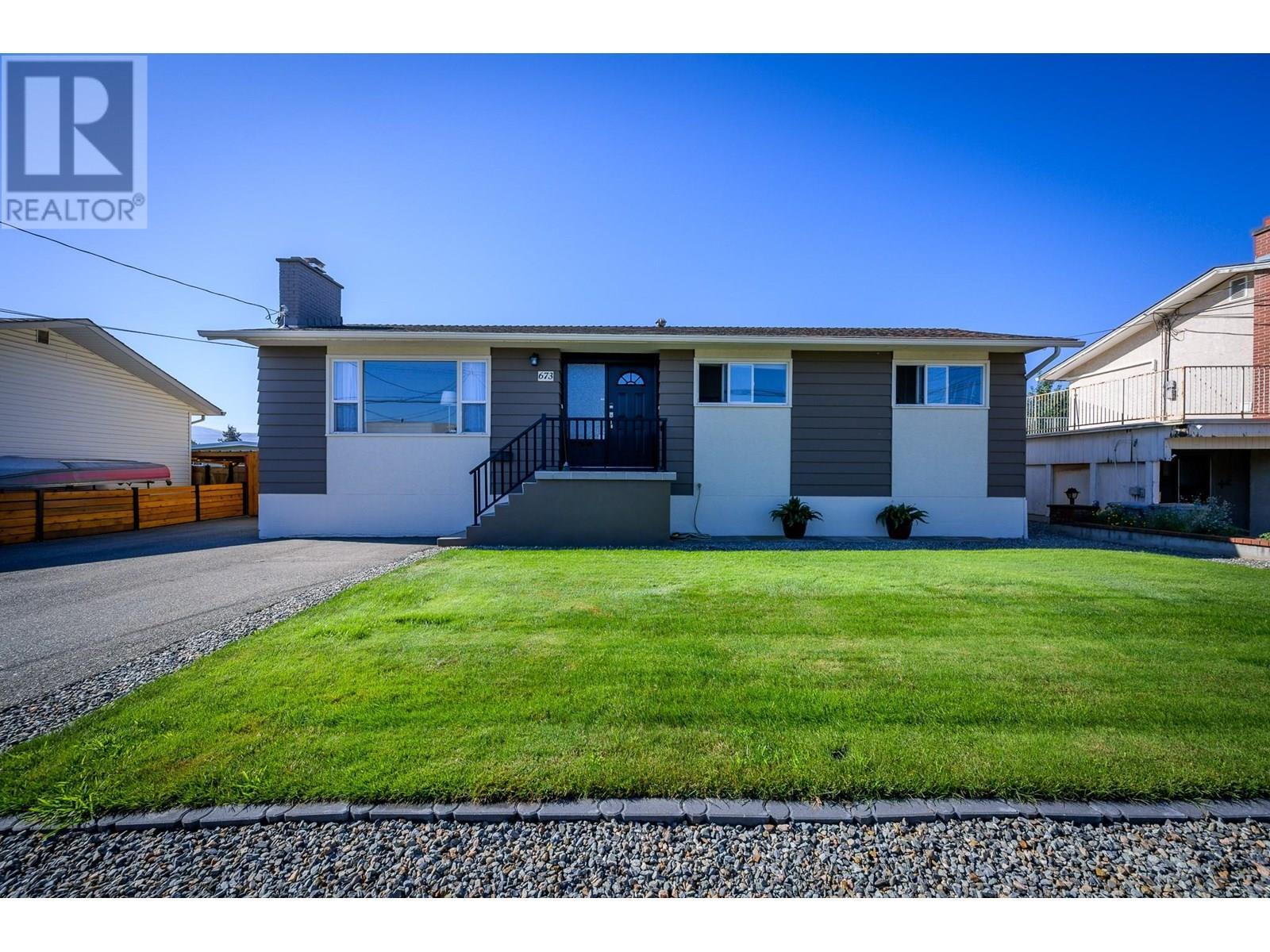 Property Photo:  673 Richmond Avenue  BC V2B 1T4 