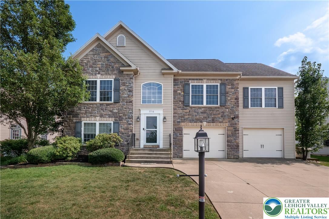 Property Photo: 7716 Scenic View PA 18062