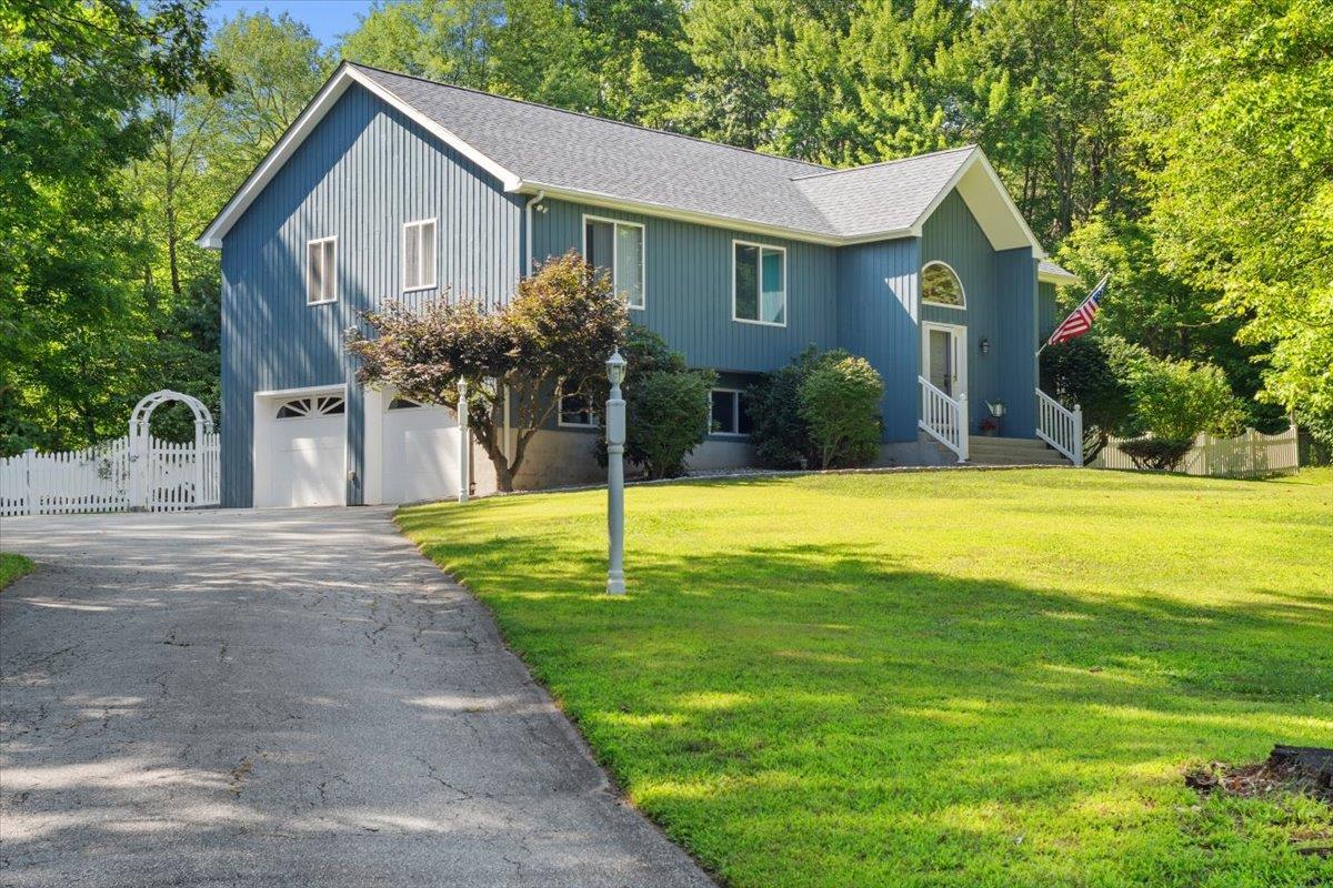 Property Photo:  171 Oak Ridge Circle  NY 10541 