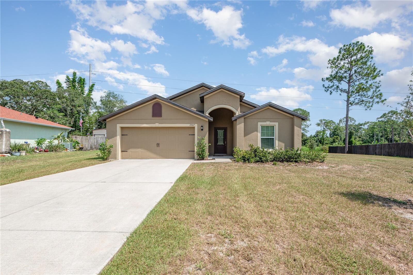 Property Photo:  2507 Whitehorse Street  FL 32738 