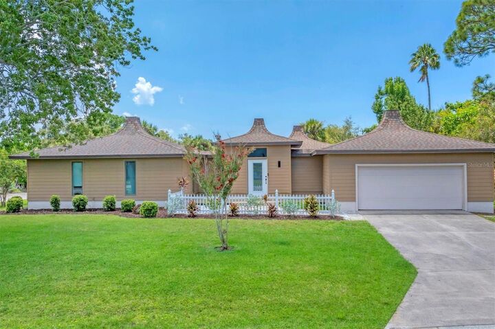 Property Photo:  3804 Bayside Court  FL 34210 