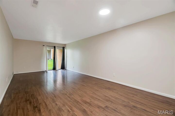 Property Photo:  1935 Greenglen Drive 204  MO 63122 