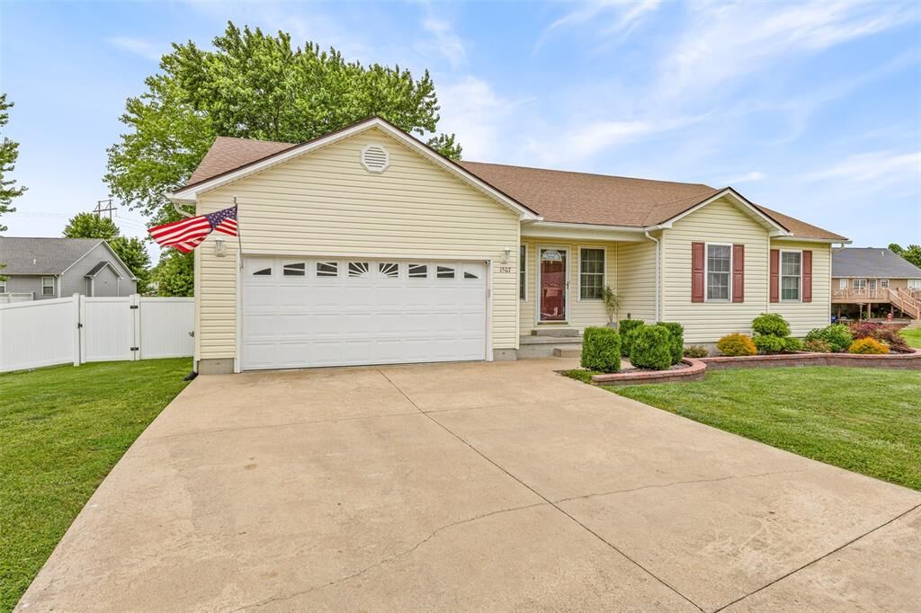 Property Photo:  1507 Fox Den  MO 63640 