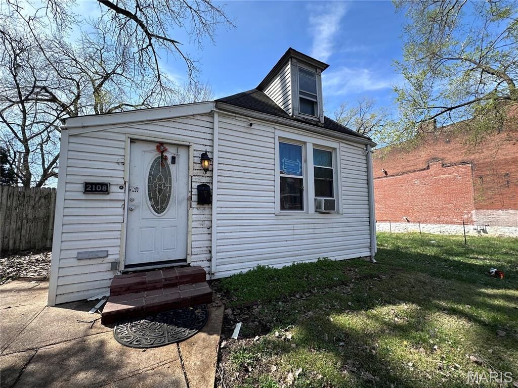 Property Photo:  2108 Chippewa Street  MO 63118 