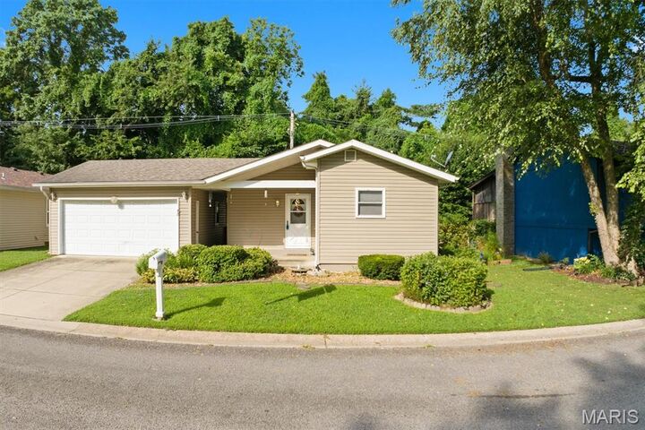 Property Photo: 8 Singletree Lane IL 62034