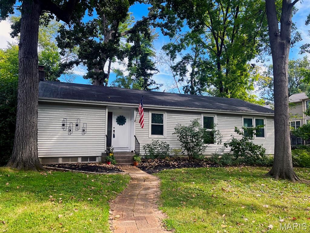 Property Photo: 987 Dwyer Avenue MO 63122