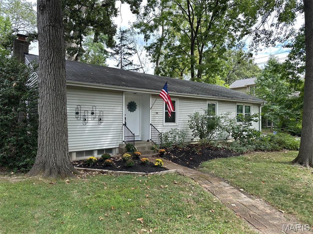 Property Photo: 987 Dwyer Avenue MO 63122