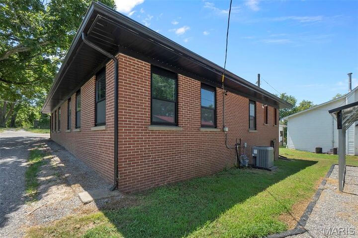 Property Photo:  718 4th Street E  MO 63780 