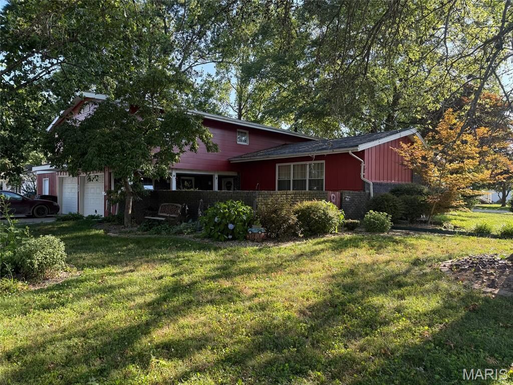 Property Photo:  1404 Killarney Drive  IL 62246 