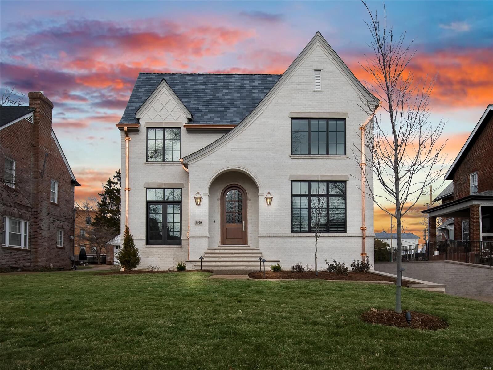 Property Photo: 7539 Maryland Avenue MO 63105