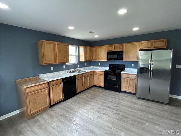 Property Photo:  250 College Cir  MO 63344 