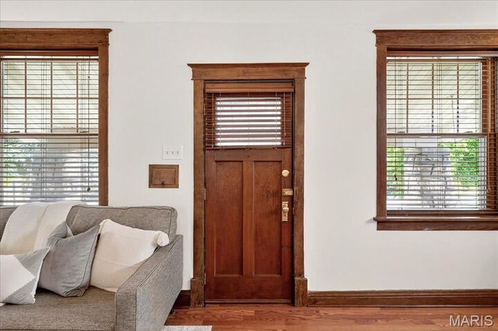 Property Photo: 5702 Devonshire Avenue MO 63109