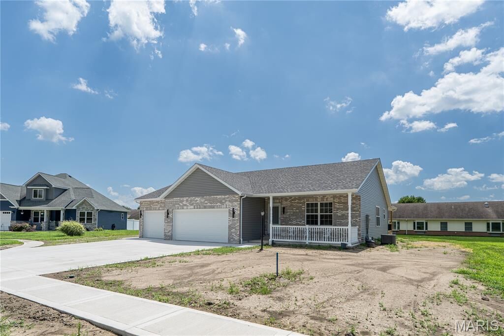 Property Photo:  2604 Larussa Court  IL 62040