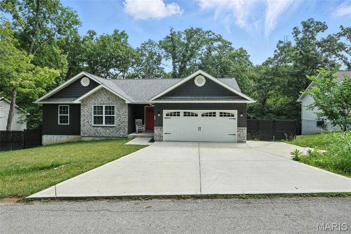 Property Photo:  407 Trenton Drive  MO 63020 