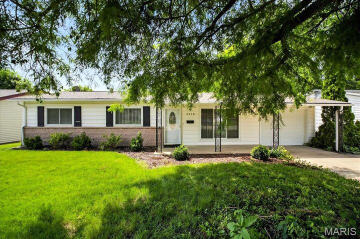 3249 Bristol Hall Drive  Bridgeton MO 63044 photo