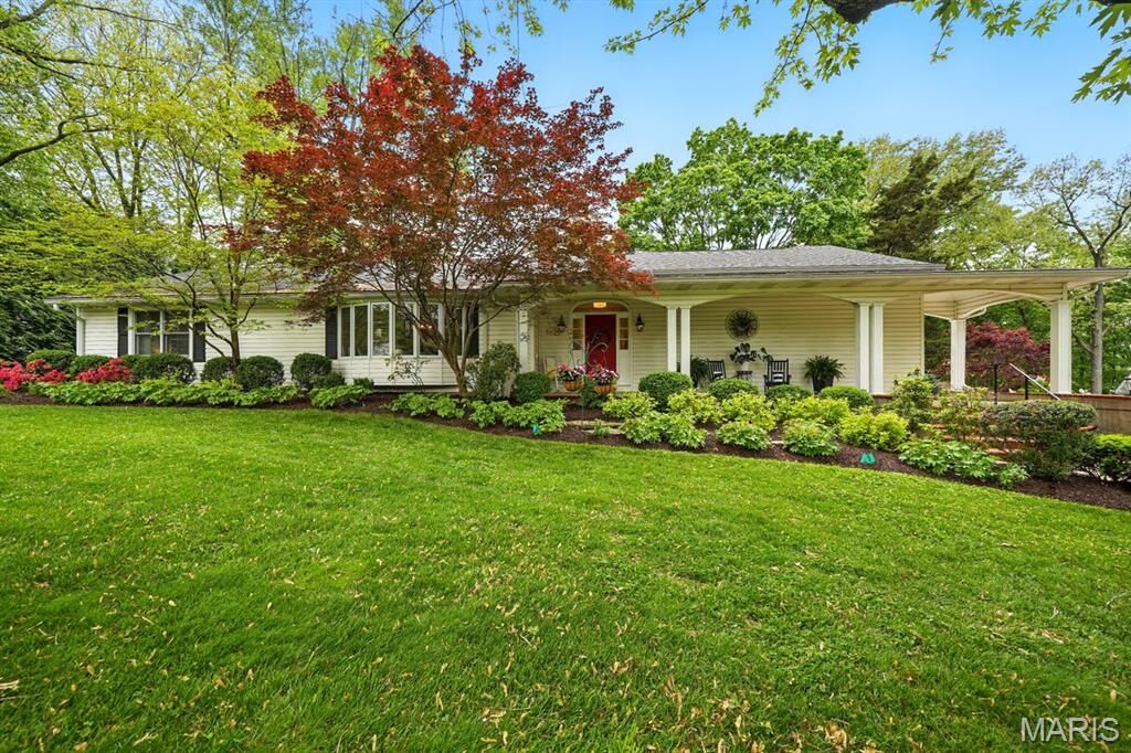 Property Photo: 915 Woodshire Lane MO 63141