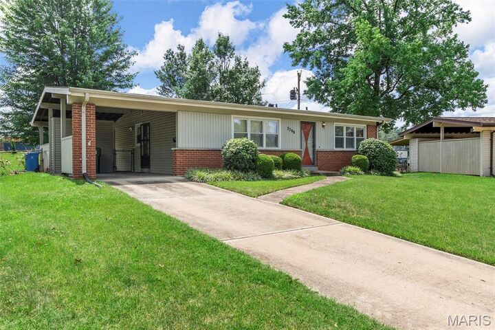 Property Photo:  2700 Suffolk Place  MO 63033 
