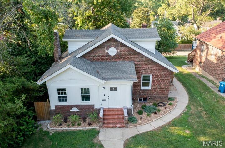 Property Photo: 40 Sunset Court MO 63121