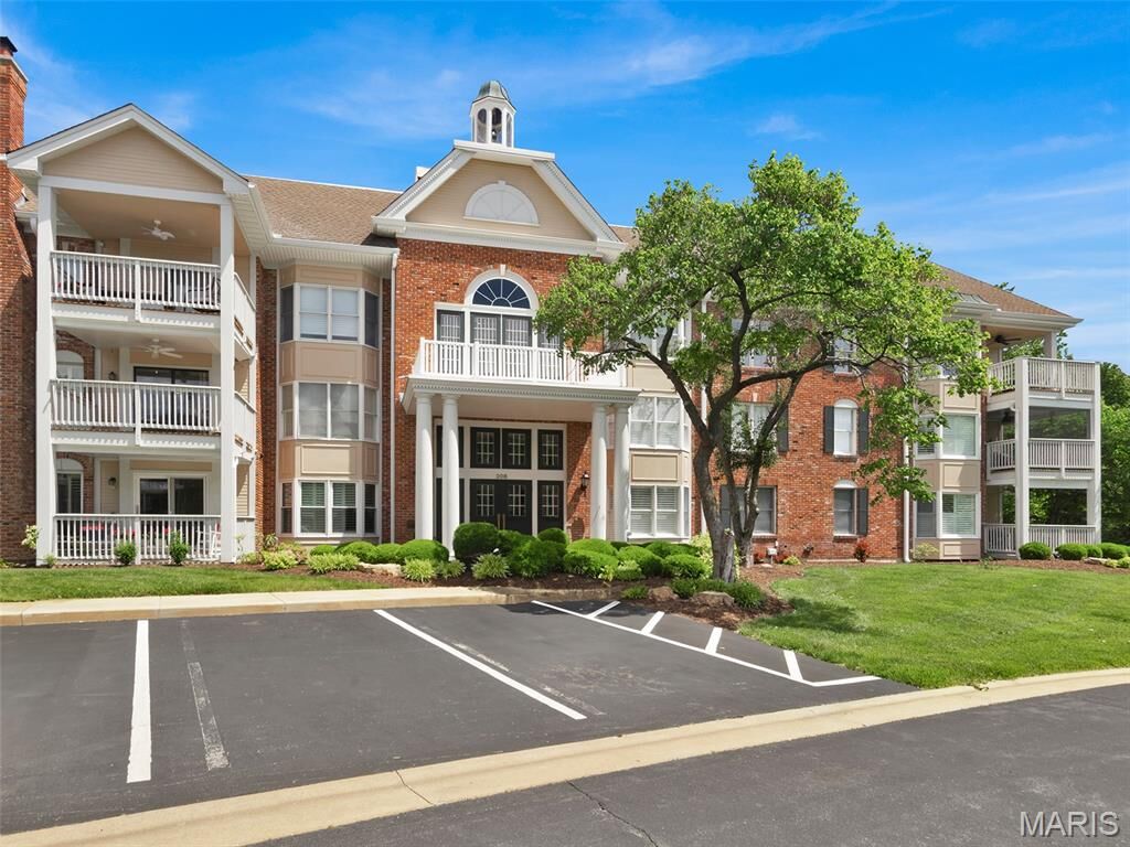 Property Photo:  208 Ambridge Court 106  MO 63017 