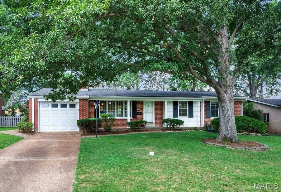 Property Photo: 1205 Laven Del Lane MO 63122