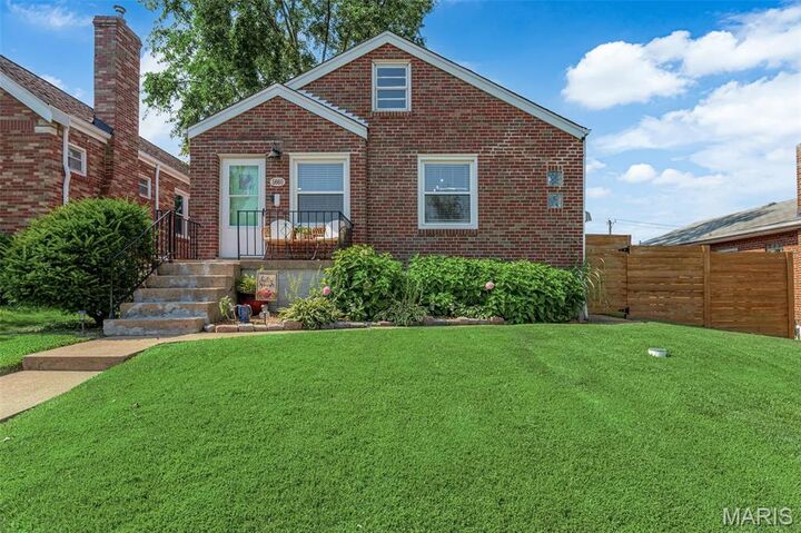 5660 Pernod Avenue  St Louis MO 63139 photo
