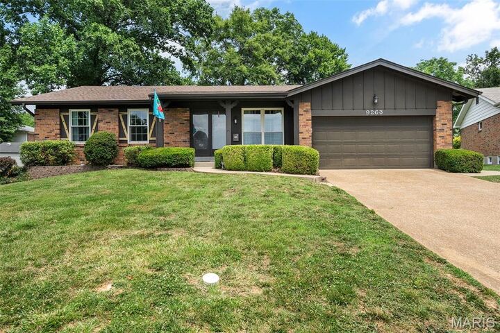 9263 Cinnabar Drive  St Louis MO 63126 photo