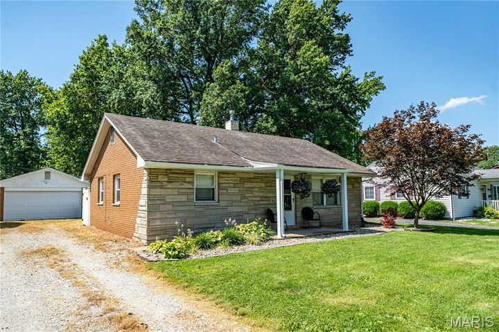 Property Photo: 2004 Cottage Avenue IL 62040