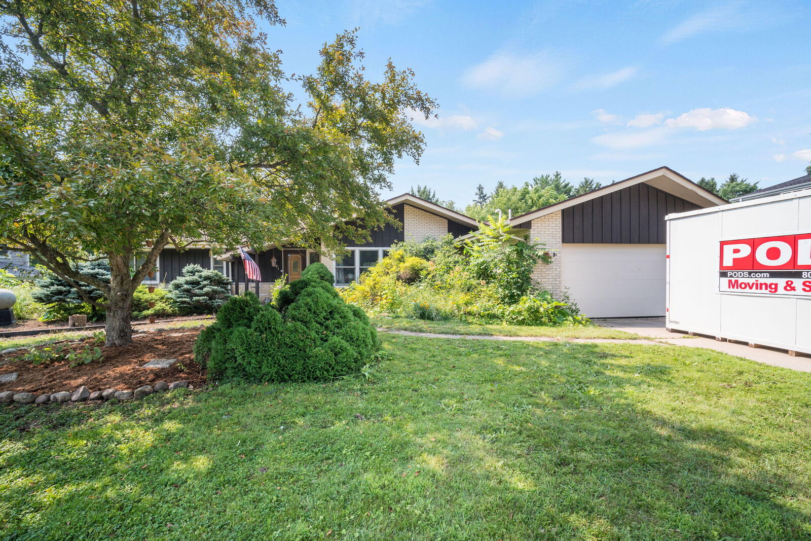 Property Photo: 9101 Glenwood Dr WI 53129