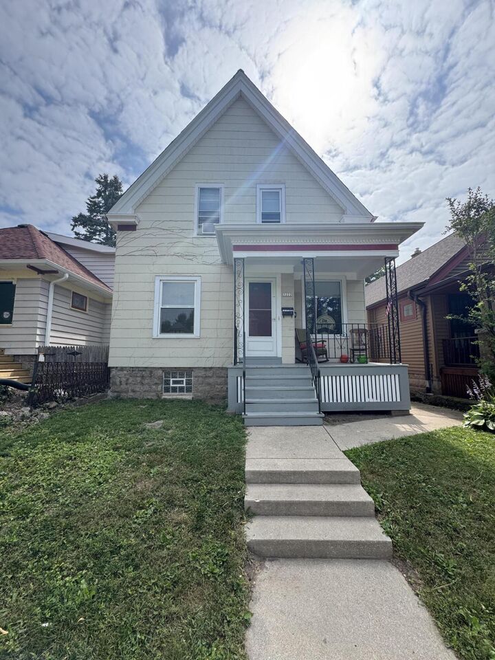 3222 N Newhall St  Milwaukee WI 53211 photo