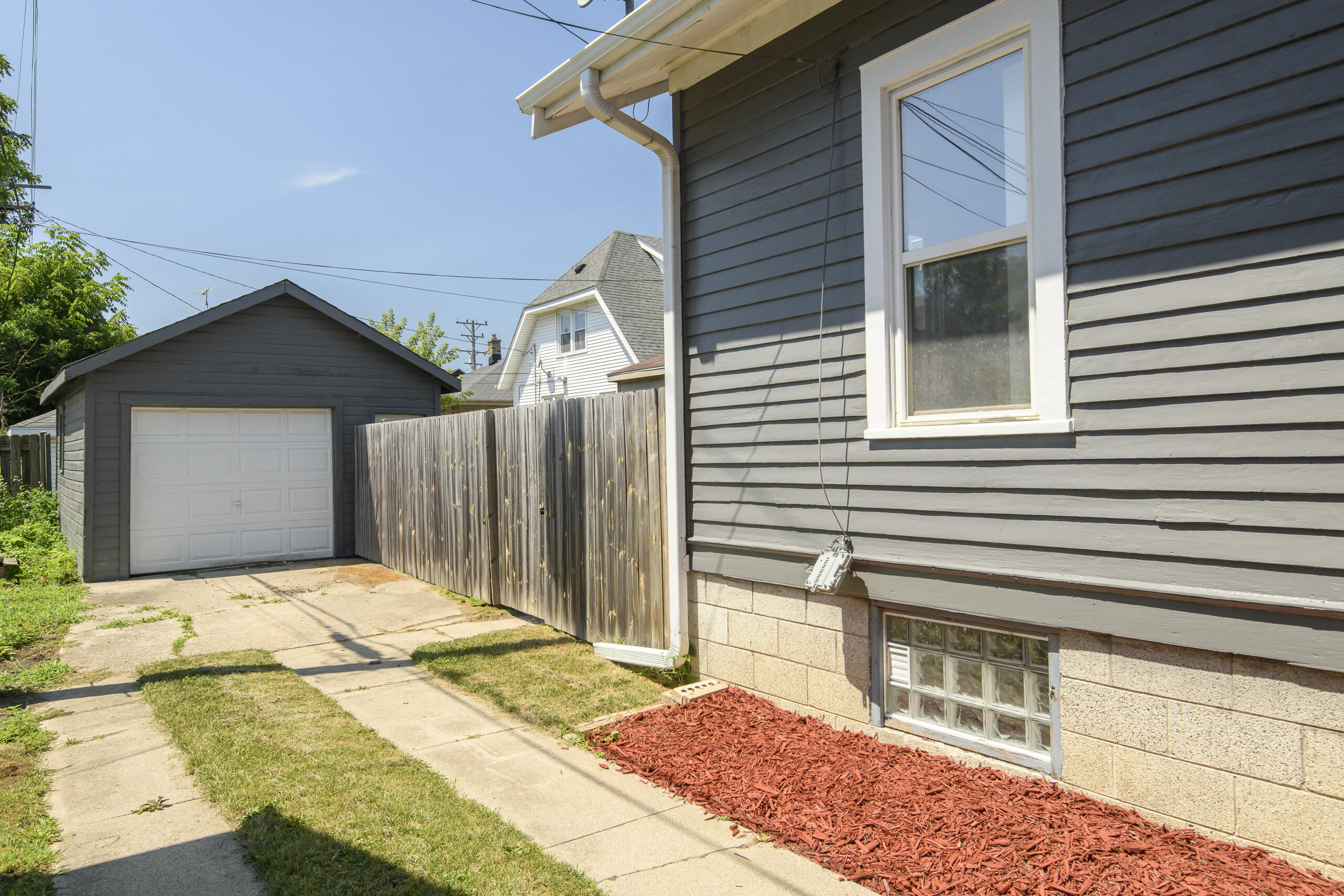 Property Photo:  2108 Ashland Ave  WI 53403 