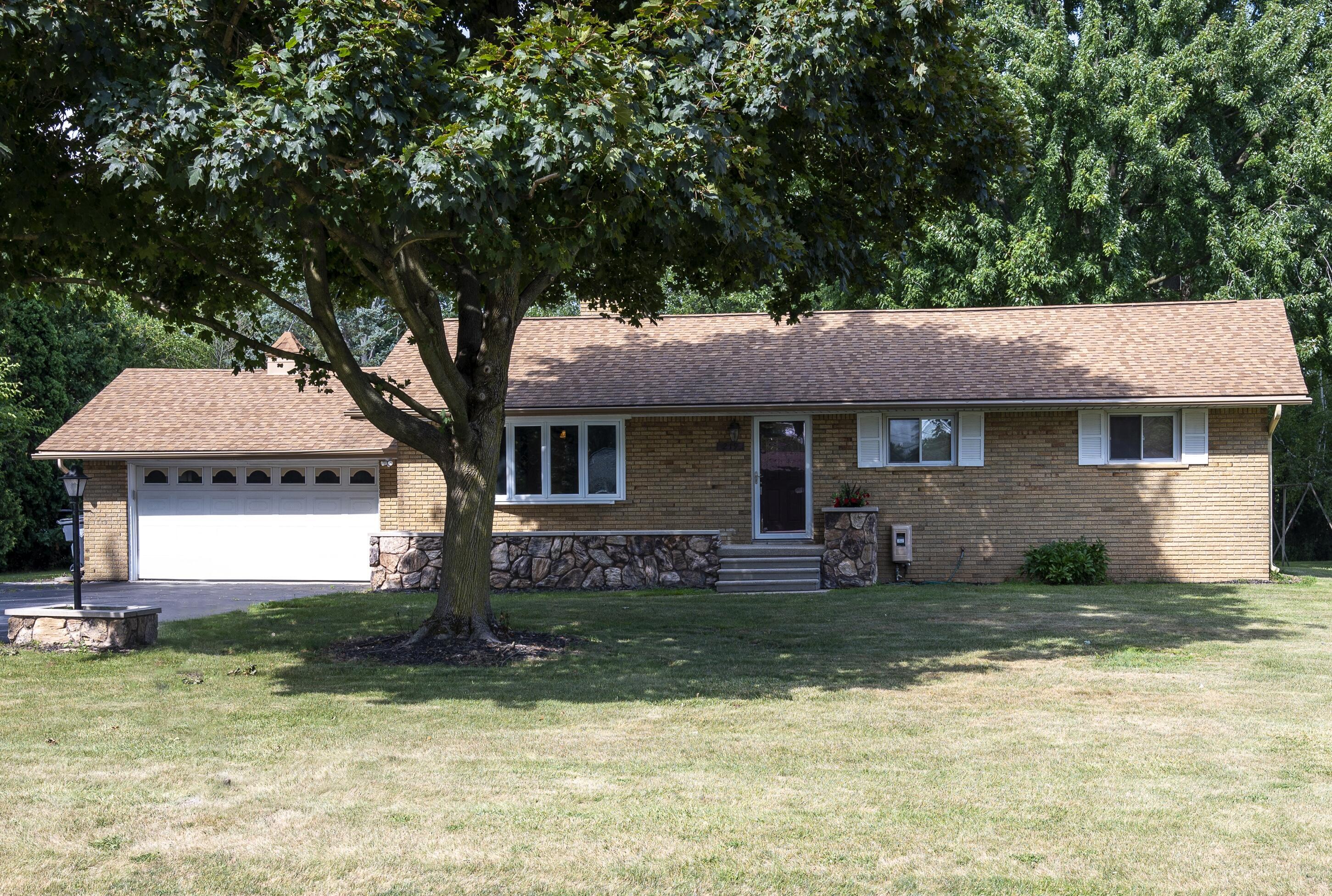 Property Photo: 219 Ottawa Drive MI 48085