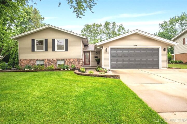 Property Photo:  636 Cambridge Drive  IL 60193 