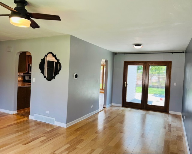 Property Photo: 602 N Rumple Lane IL 60101