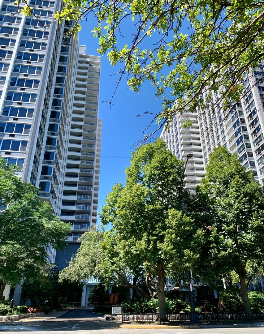 Property Photo: 4250 N Marine Drive 801 IL 60613