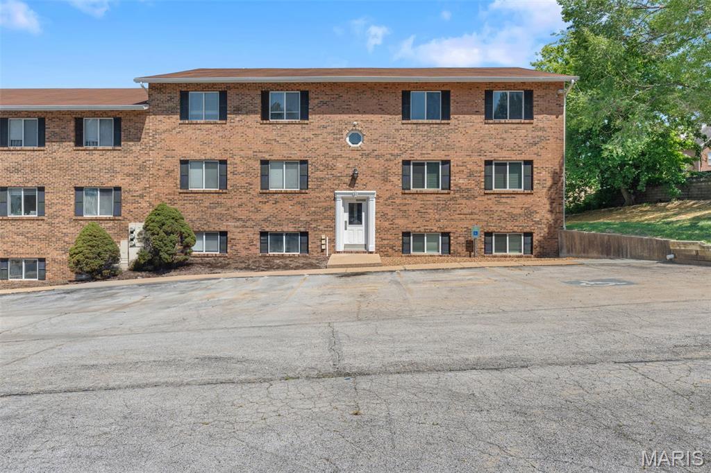 Property Photo: 11 Village West Court 102 MO 63090