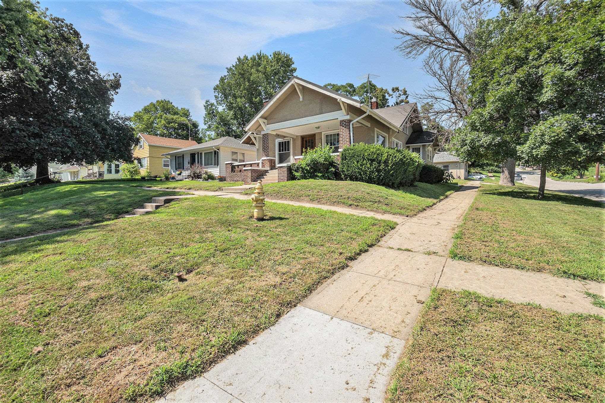Property Photo: 702 Avenue C Avenue NE 68048